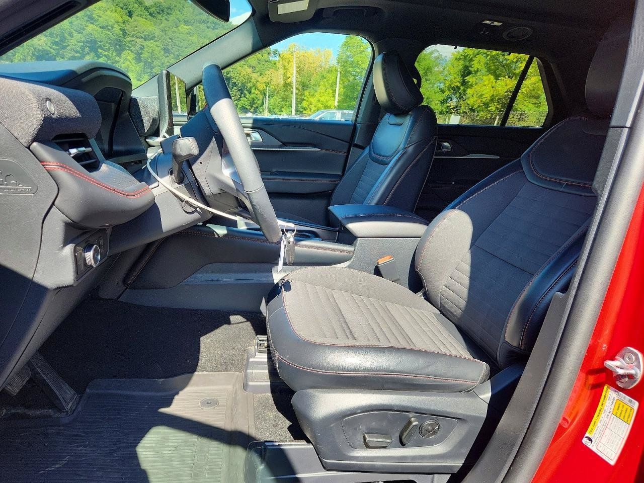 Used 2025 Ford Explorer ST-Line w/ Premium Package AWD/4WD image 6