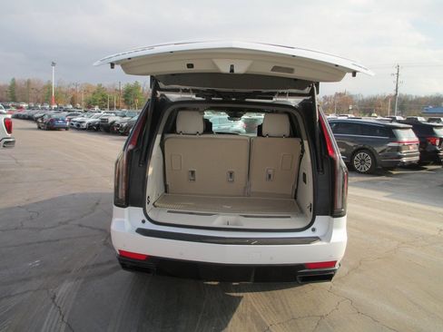 Used 2023 Cadillac Escalade Sport Platinum image 7