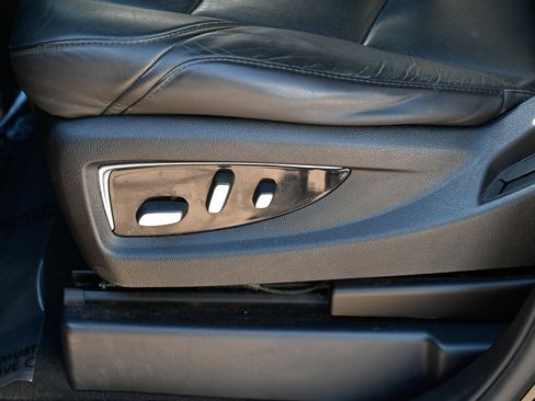 Used 2017 Cadillac Escalade ESV Luxury image 18