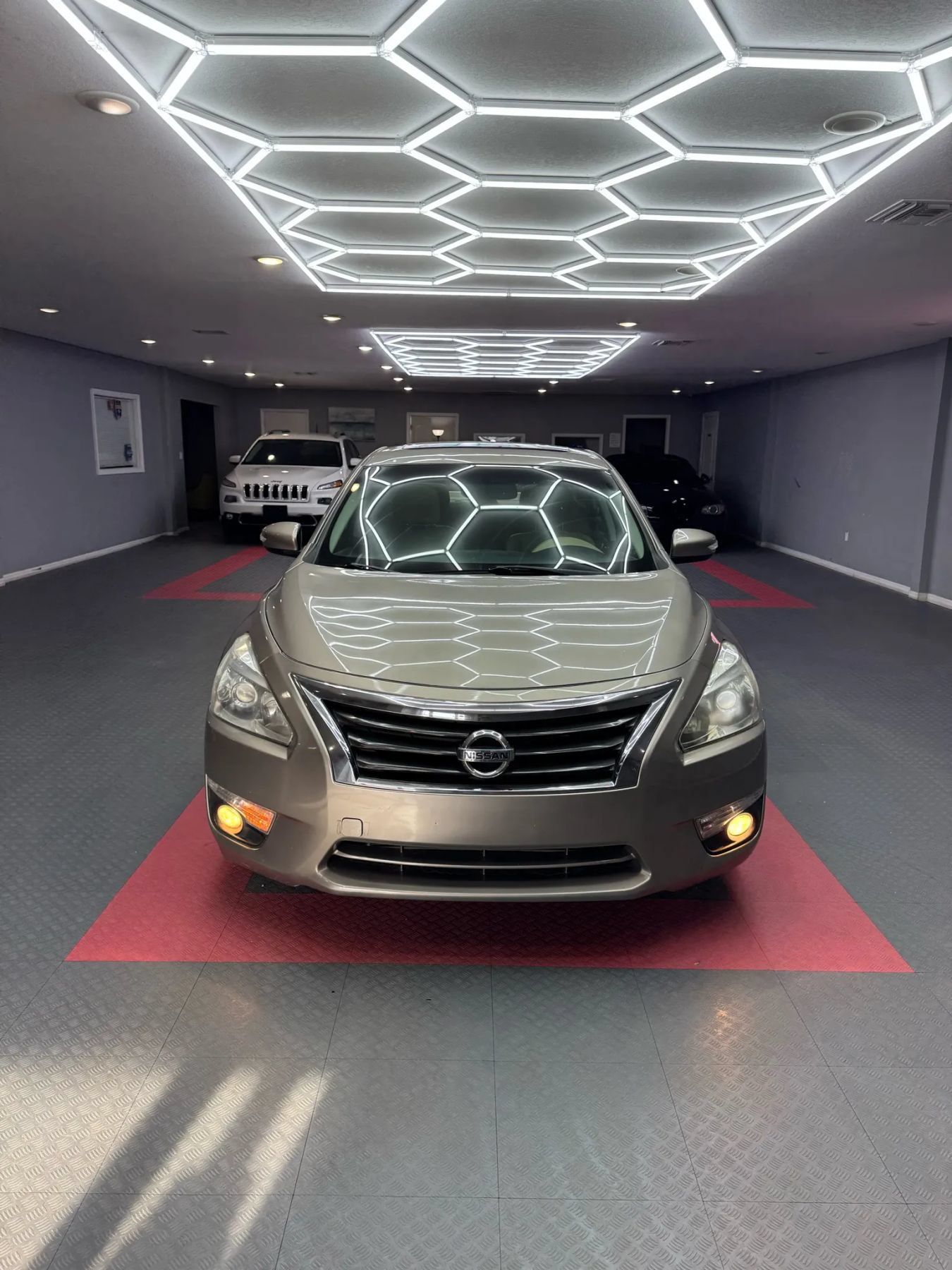 Used 2015 Nissan Altima 2.5 SL w/ Technology Package FWD image 2