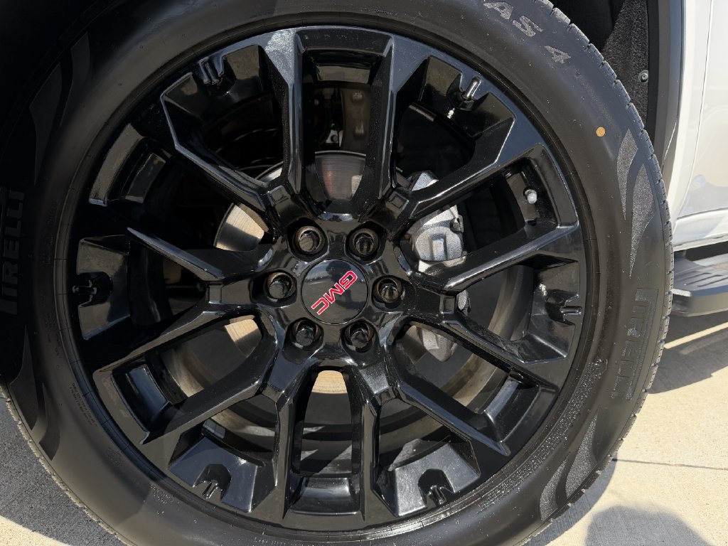 Used 2023 GMC Sierra 1500 Denali w/ Technology Package AWD/4WD image 9