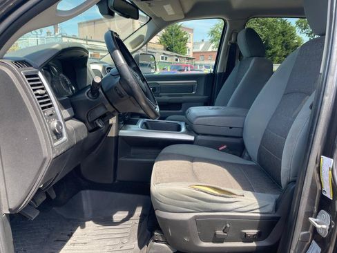 Used 2017 RAM 1500 SLT AWD/4WD image 10
