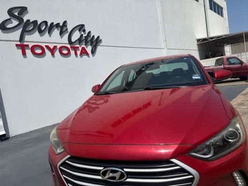 Used 2017 Hyundai Elantra SE w/ SE A/T Tech Package 03 FWD image 3