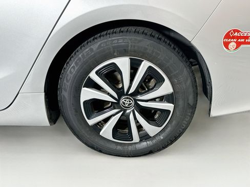 Used 2017 Toyota Prius Prime Plus FWD image 11