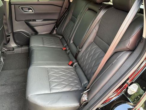 Certified 2025 Nissan Rogue Platinum w/ Platinum Premium Package FWD image 21