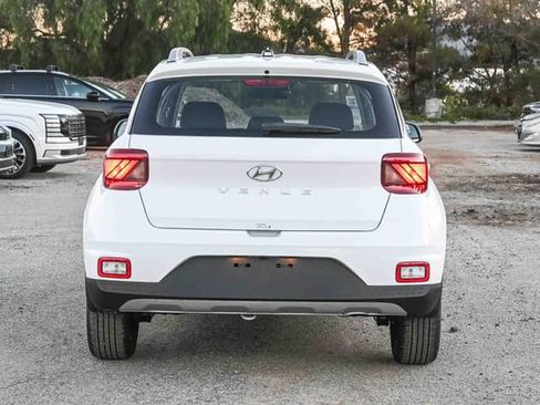 Used 2026 Hyundai Venue SEL FWD image 7