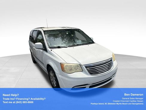 Used 2014 Chrysler Town & Country Touring FWD image 2