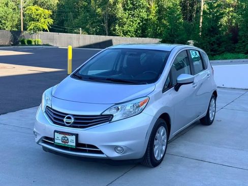 Used 2016 Nissan Versa Note SV FWD image 1