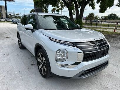 Used 2025 Mitsubishi Outlander SE