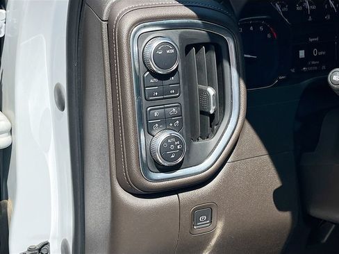 Used 2021 GMC Sierra 1500 SLT w/ SLT Premium Plus Package AWD/4WD image 10