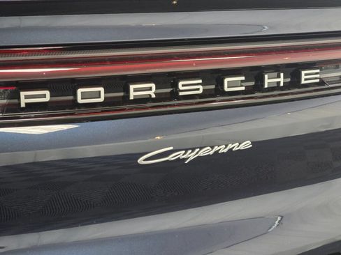Certified 2025 Porsche Cayenne Coupe AWD/4WD image 22