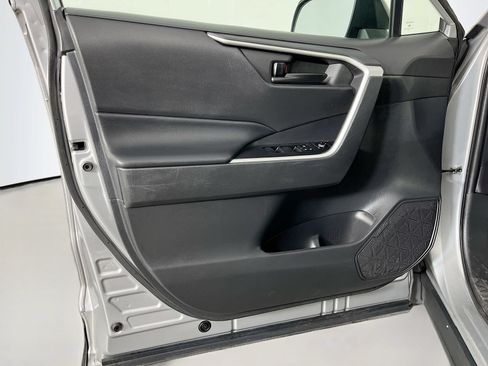 Used 2021 Toyota RAV4 LE FWD image 26