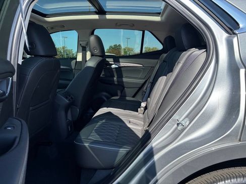 Used 2023 Buick Envision Avenir AWD/4WD image 20