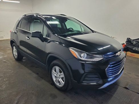 Used 2019 Chevrolet Trax LT w/ LT Convenience Package AWD/4WD image 3