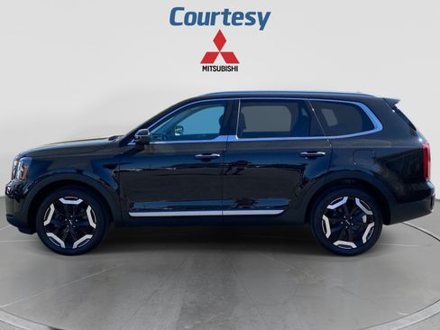 Used 2023 Kia Telluride S AWD/4WD image 2