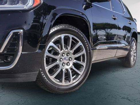 Used 2021 GMC Acadia Denali w/ Denali Technology Package FWD image 4