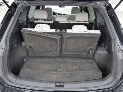 Certified 2023 Volkswagen Tiguan SE R-Line image 18