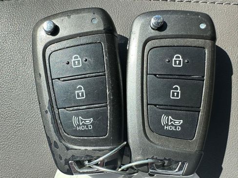 Used 2020 Hyundai Santa Fe SE AWD/4WD image 14