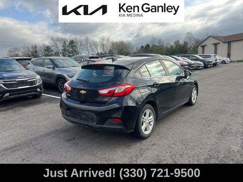Used 2017 Chevrolet Cruze LT image 5