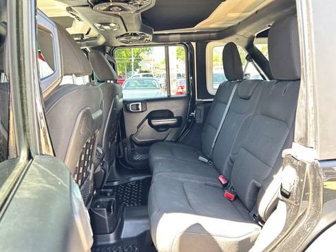 Used 2019 Jeep Wrangler Unlimited Rubicon w/ Cold Weather Group AWD/4WD image 17