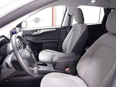 Used 2021 Ford Escape SE image 14