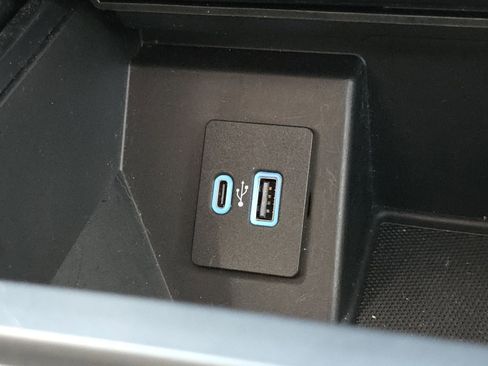 Used 2022 Ford F150 Lariat AWD/4WD image 4