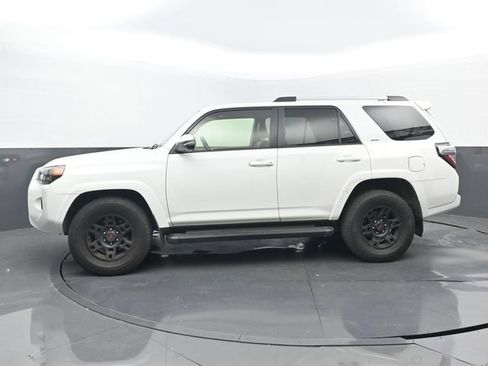 Used 2021 Toyota 4Runner SR5 Premium w/ Moonroof Package RWD image 7