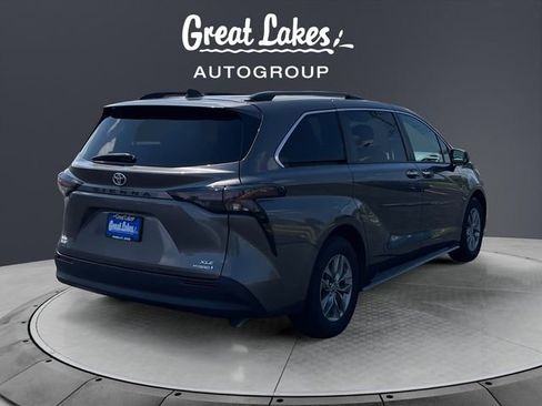 Used 2023 Toyota Sienna XLE w/ XLE Plus Package FWD image 5