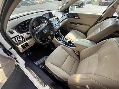 Used 2016 Honda Accord Touring image 16