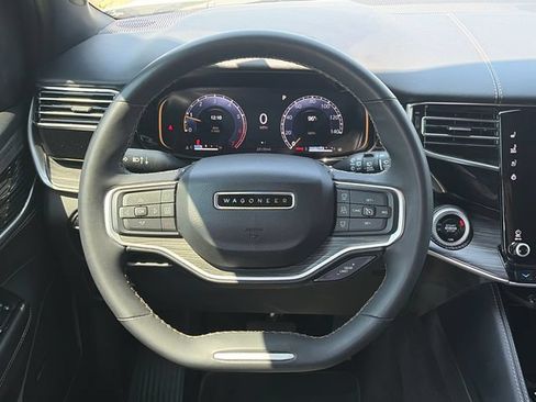 Used 2024 Jeep Wagoneer L Series II w/ Flexible Seating Group AWD/4WD image 14