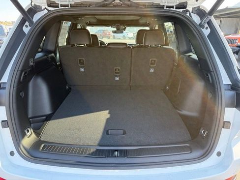 New 2025 Jeep Grand Cherokee Limited w/ Black Appearance Package image 21