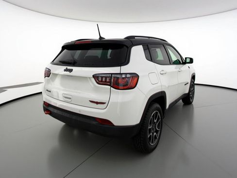 Used 2025 Jeep Compass Trailhawk AWD/4WD image 9
