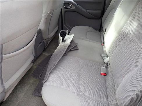 Used 2018 Nissan Frontier SV image 9