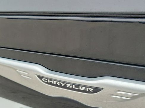 Used 2023 Chrysler Voyager LX image 8