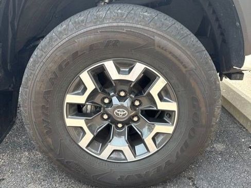 Used 2021 Toyota Tacoma TRD Off-Road w/ TRD Premium Off Road Package AWD/4WD image 6