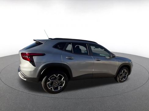 Used 2025 Chevrolet Trax LT image 14