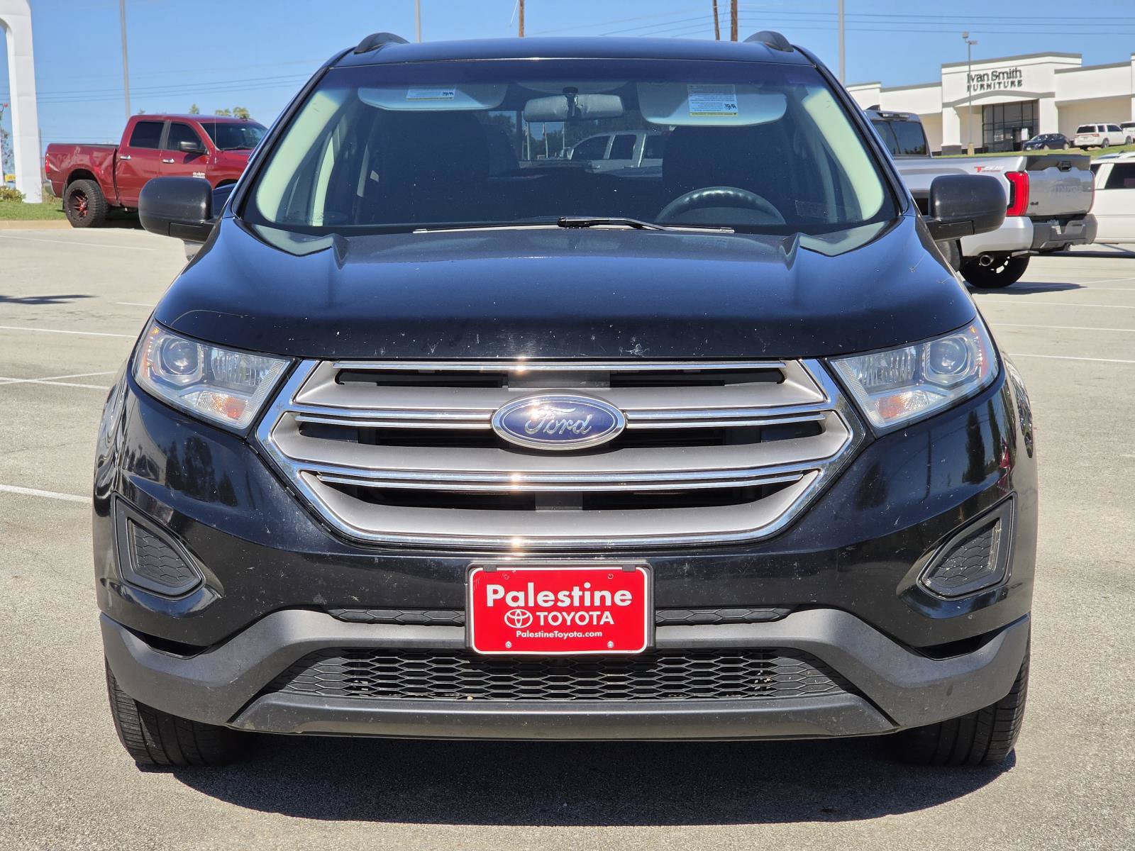 Used 2018 Ford Edge SE FWD image 2
