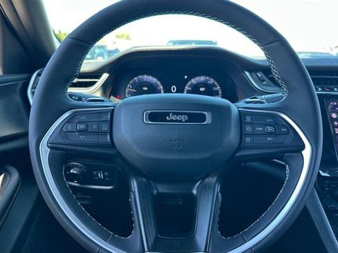 Used 2025 Jeep Grand Cherokee Laredo X w/ Luxury Tech Group I AWD/4WD image 25