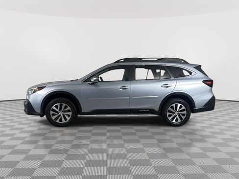 Used 2020 Subaru Outback Premium image 4
