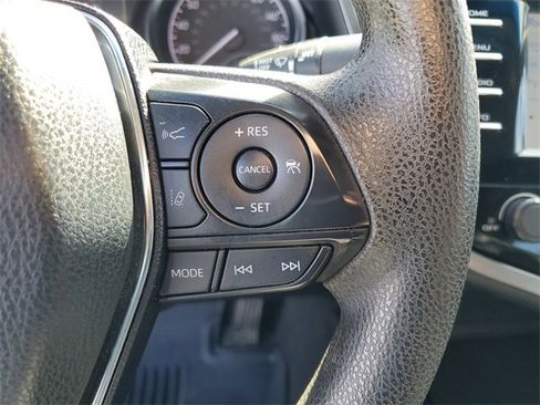 Used 2018 Toyota Camry LE w/ Convenience Package image 29