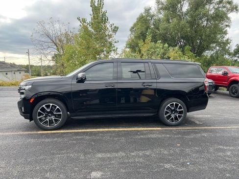 Used 2023 Chevrolet Suburban RST w/ Luxury Package image 2