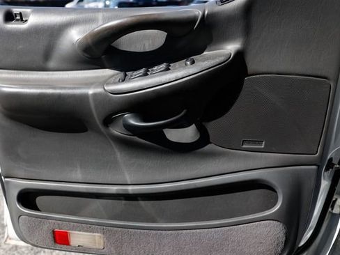 Used 2002 Ford Expedition XLT image 43