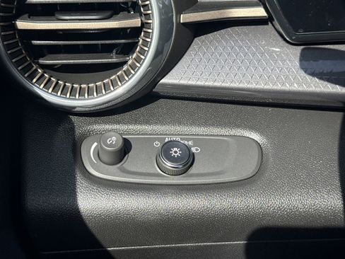 Used 2025 Chevrolet Trax ACTIV w/ Driver Confidence Package image 18