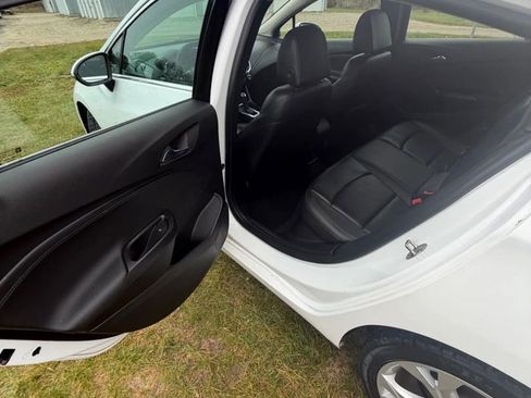 Used 2018 Chevrolet Cruze Premier image 24
