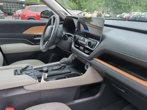 Used 2024 Toyota Grand Highlander AWD image 10
