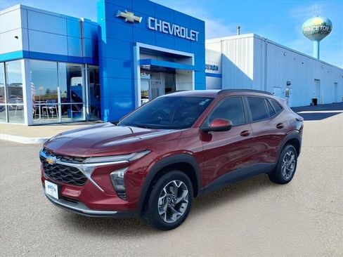 Used 2025 Chevrolet Trax LT w/ Driver Confidence Package image 8