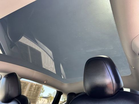 Used 2022 Tesla Model Y Performance image 28