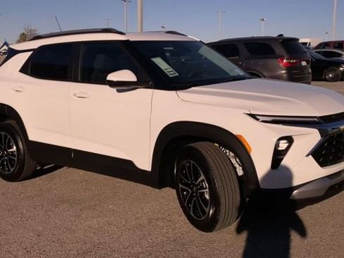 New 2026 Chevrolet TrailBlazer LT FWD image 2