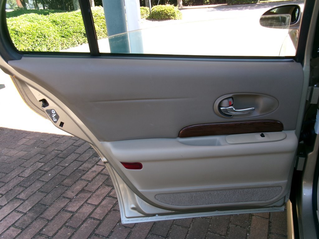Used 2005 Buick Le Sabre Custom w/ Leather and Comfort Group FWD image 22