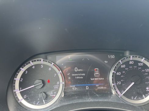 Used 2023 Toyota Highlander L FWD image 12